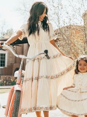 Ivy City Co Holland Maxi Dress Size XS Cream Floral Cottagecore Spring Prarie